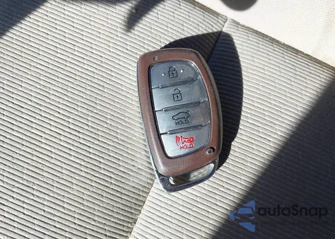 2017 Hyundai Elantra Value Edition z USA, uszkodzony, nr VIN KMHD84LF3HU276562